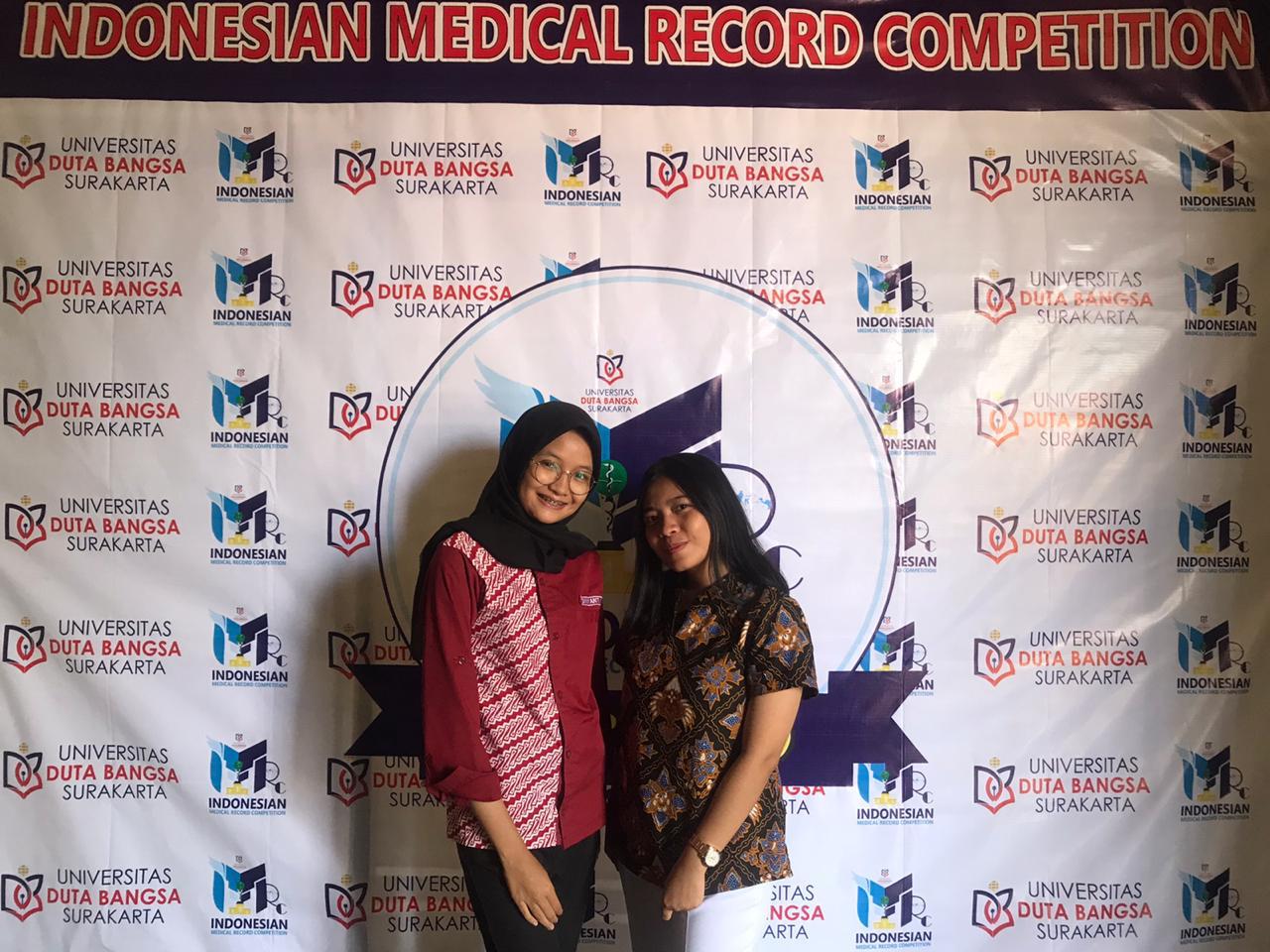 Official Bersama Peserta di Lomba Indonesian Medical Record Competition (IMRC)